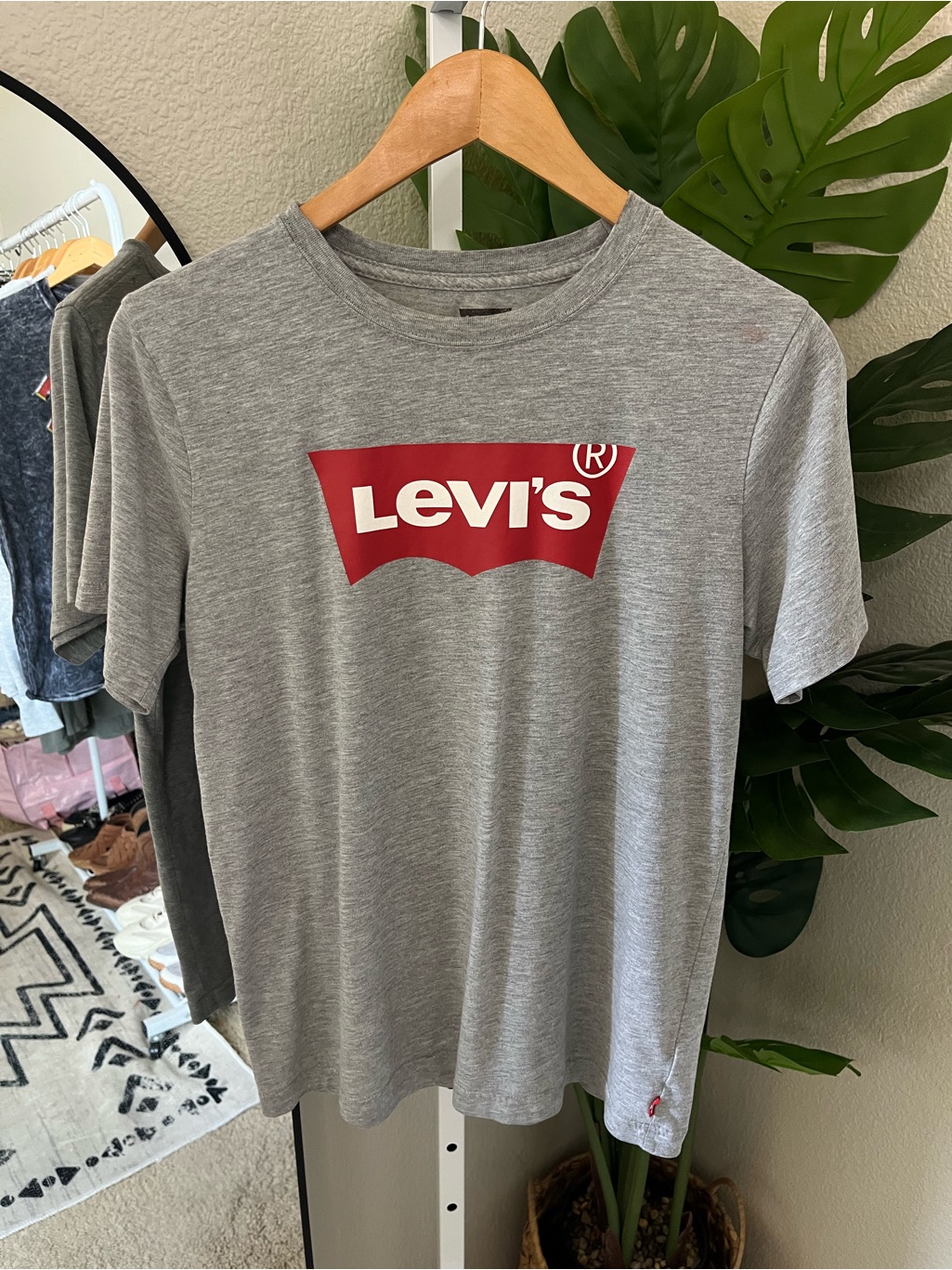 Levi’s Gray Logo Graphic Tee Xl (13-15 Yrs) | Casual Streetwear Cotton Tee
